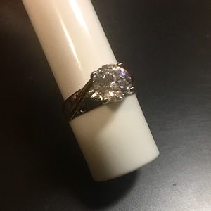 10k White Gold Crested Ring | Retail $150.00 CAD